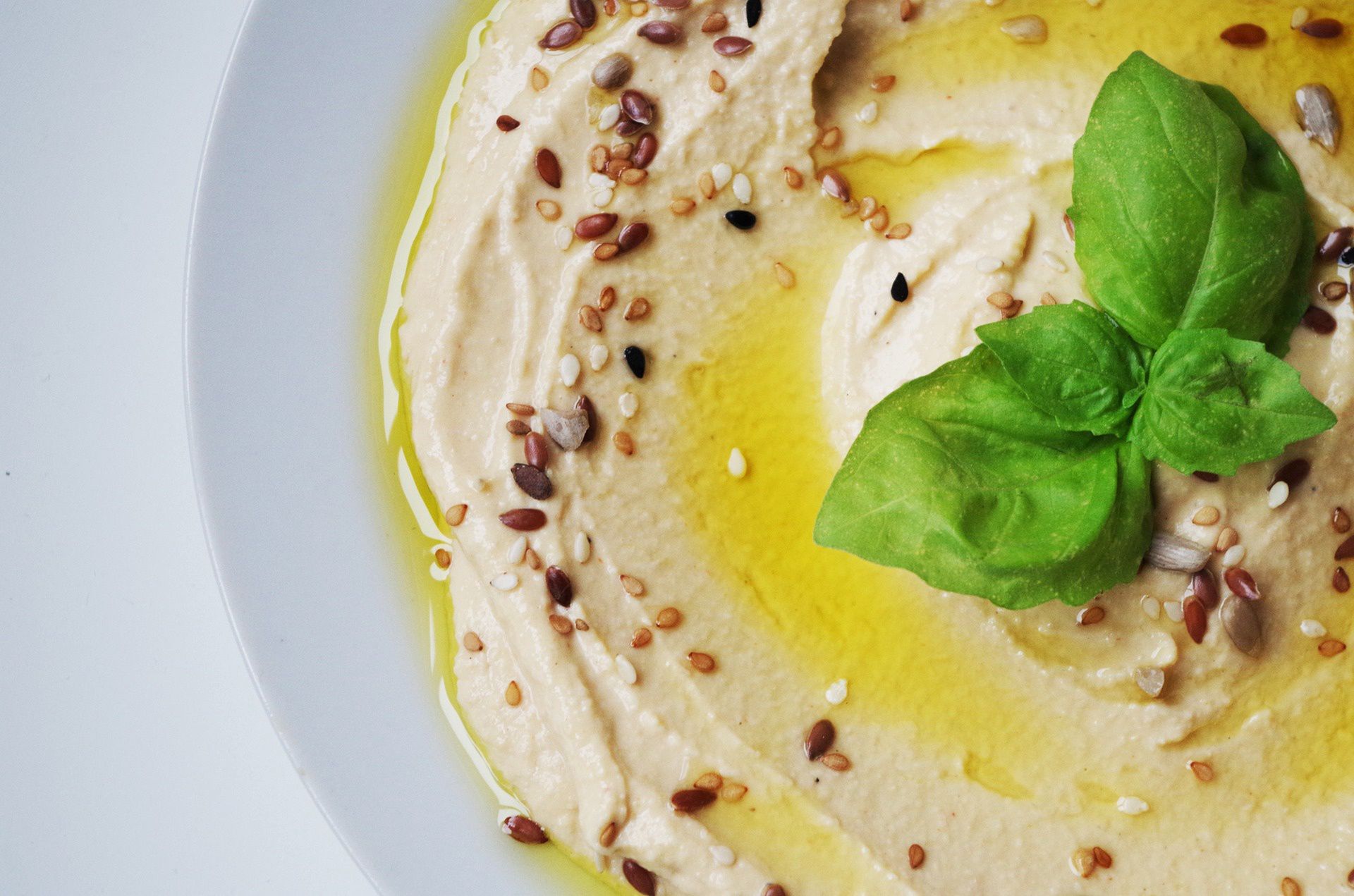 Hummus przebojem wdarł się do naszych lodówek