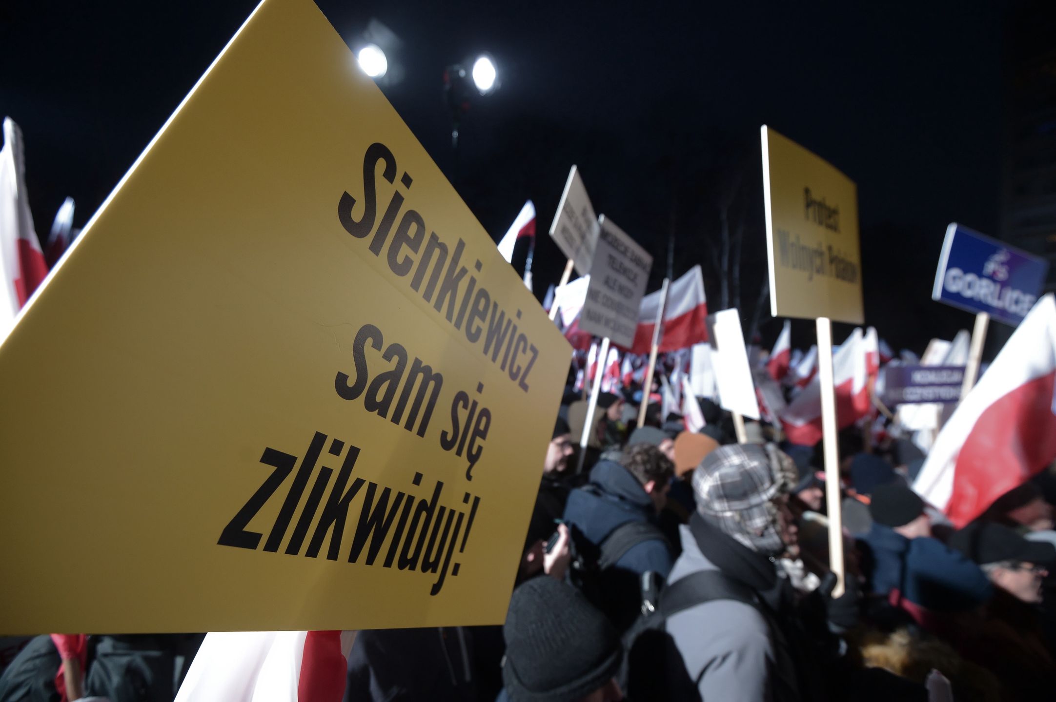 Organizowana przez Prawo i Sprawiedliwości manifestacja "Protest Wolnych Polaków" w Warszawie