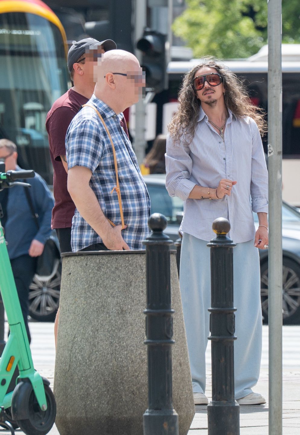 Michał Szpak włóczy się po mieście z towarzyszem