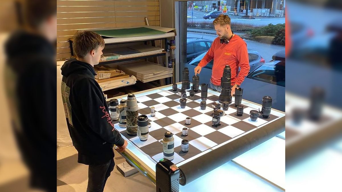 Zagraj w szachy sprzętem fotograficznym. Co złego może się stać? 1