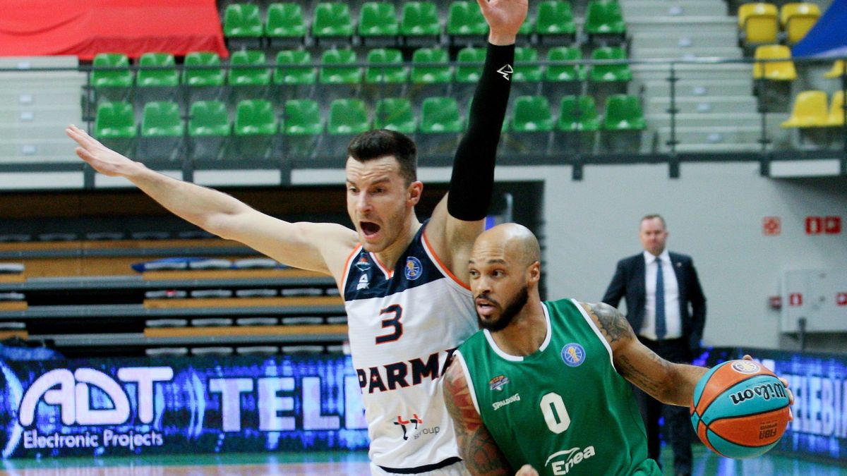 PAP / Lech Muszyński  / Na zdjęciu: Kris Richard z piłką