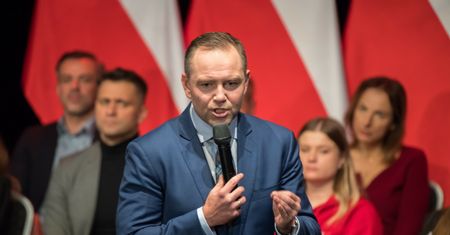 "Złamał wszelkie reguły". Opozycja oburzona zachowaniem Nawrockiego