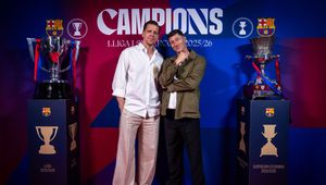 Szczęsny i Lewandowski pozowali na imprezie. Tak skomentowała to Barcelona
