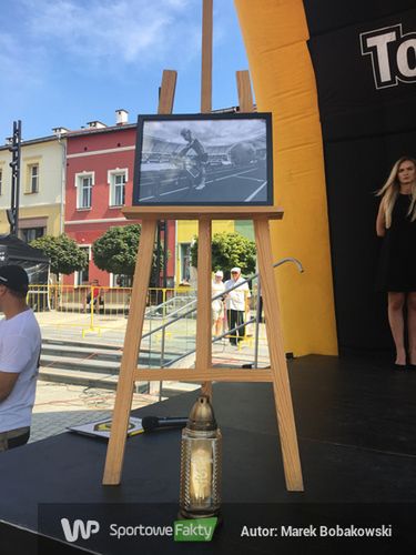 Pamiątkowe zdjęcie Bjorga Lambrechta na starcie w Jaworznie.