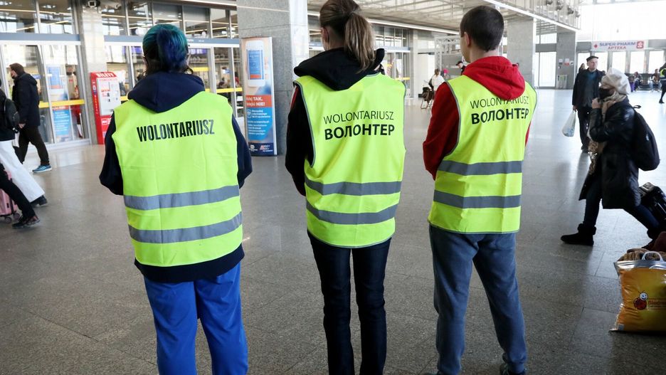 Wolontariusze na dworcu Warszawa Wschodnia