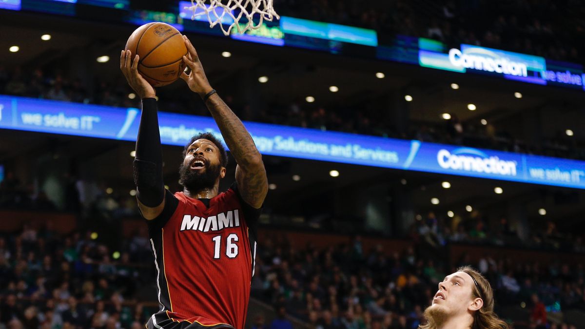 PAP/EPA / CJ GUNTHER / Na zdjęciu: James Johnson w barwach Miami Heat