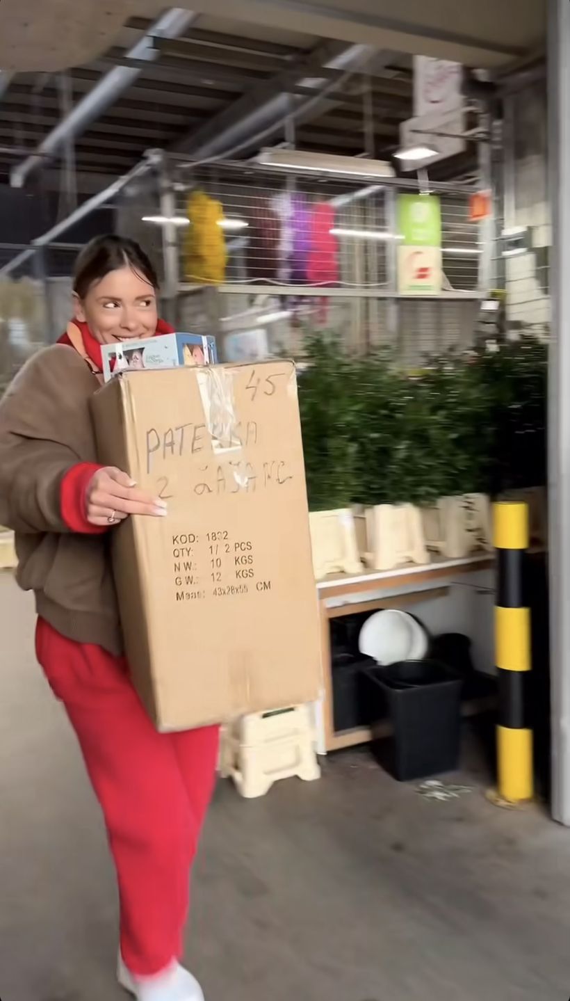 Klaudia Halejcio dekoruje willę