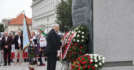 Kaczyński zdenerwował się na miesięcznicy. "Śmiecie, które tu stoją"