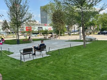 Nowy Plac Centralny tętni życiem i pamięcią Warszawy. Przemiana serca stolicy