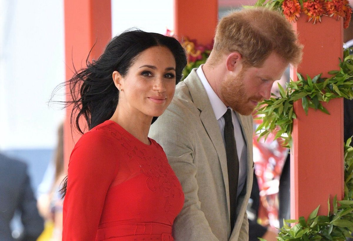 Mija rok, odkąd Meghan i Harry obwieścili światu, że porzucają przywileje i obowiązki pracujących członków rodziny królewskiej