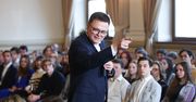 Szymon Hołownia o "sejmowych seniorach". Miał apel do młodych Polaków