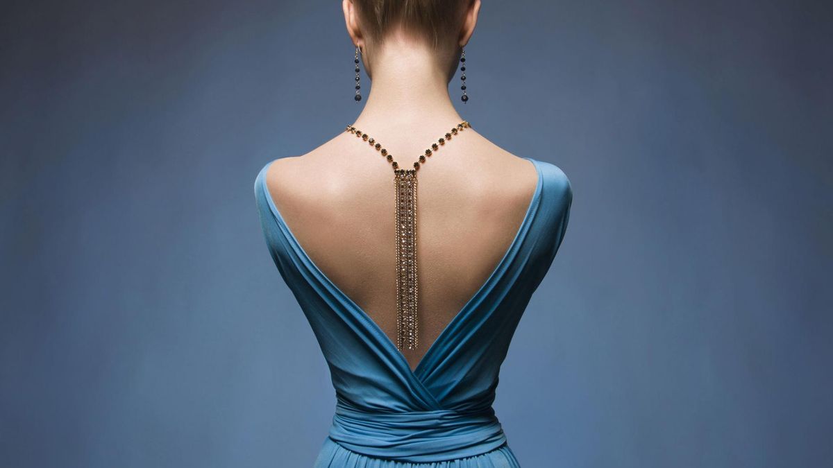 Sukienki z odkrytymi plecami sprawdzą się na wielkie wyjście