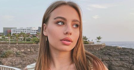Oliwia Bieniuk pozuje w odważnej sesji. Fani: "HOT, HOT, HOT"