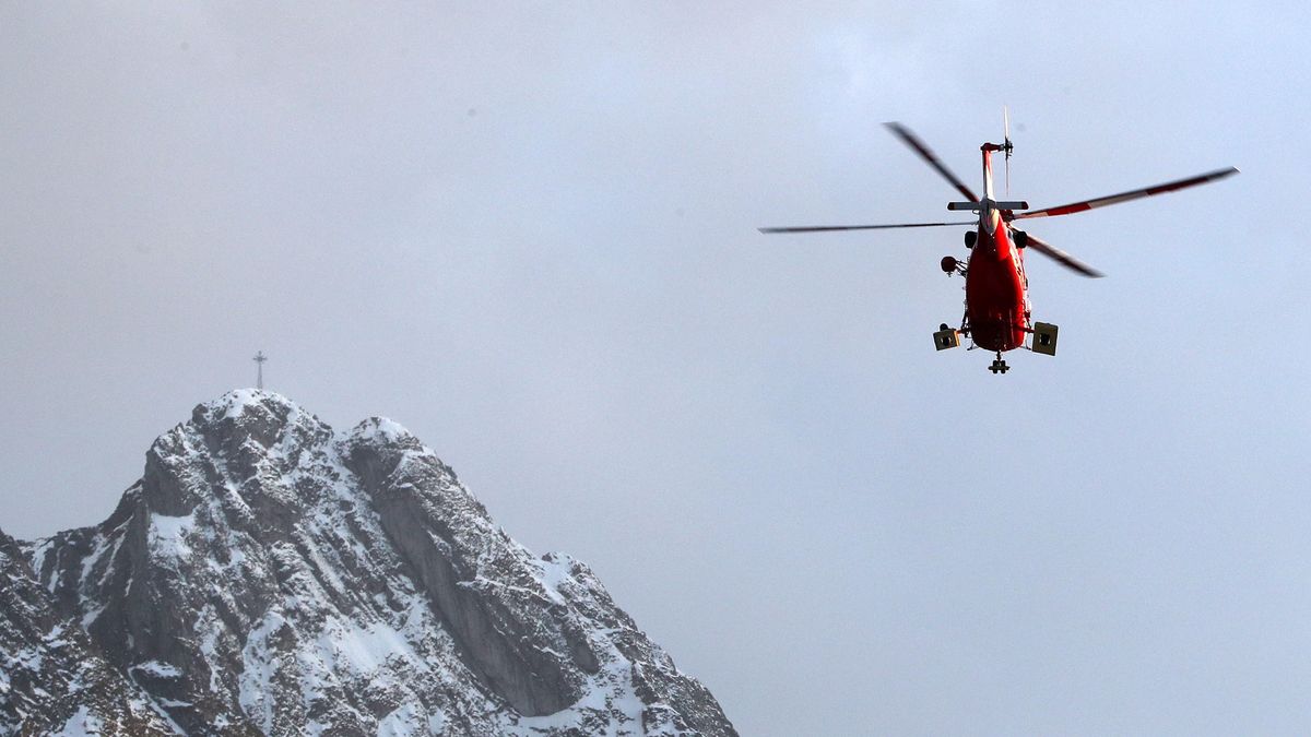 Śmigłowiec TOPR przetransportował ciało 38-letniego turysty do Zakopanego (zdj. ilustracyjne)