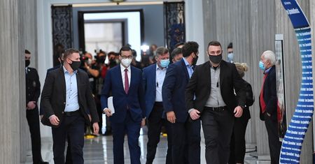 Premier Morawiecki zaprosił Lewicę. Biedroń ujawnił szczegóły