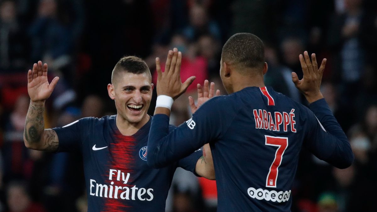 PAP/EPA / YOAN VALAT / Na zdjęciu: Kylian Mbappe (z prawej) oraz Marco Verratti (z lewej)