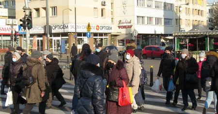 Nie muszą nosić maseczek. Ekspert nie ukrywa: to rozporządzenie to błąd