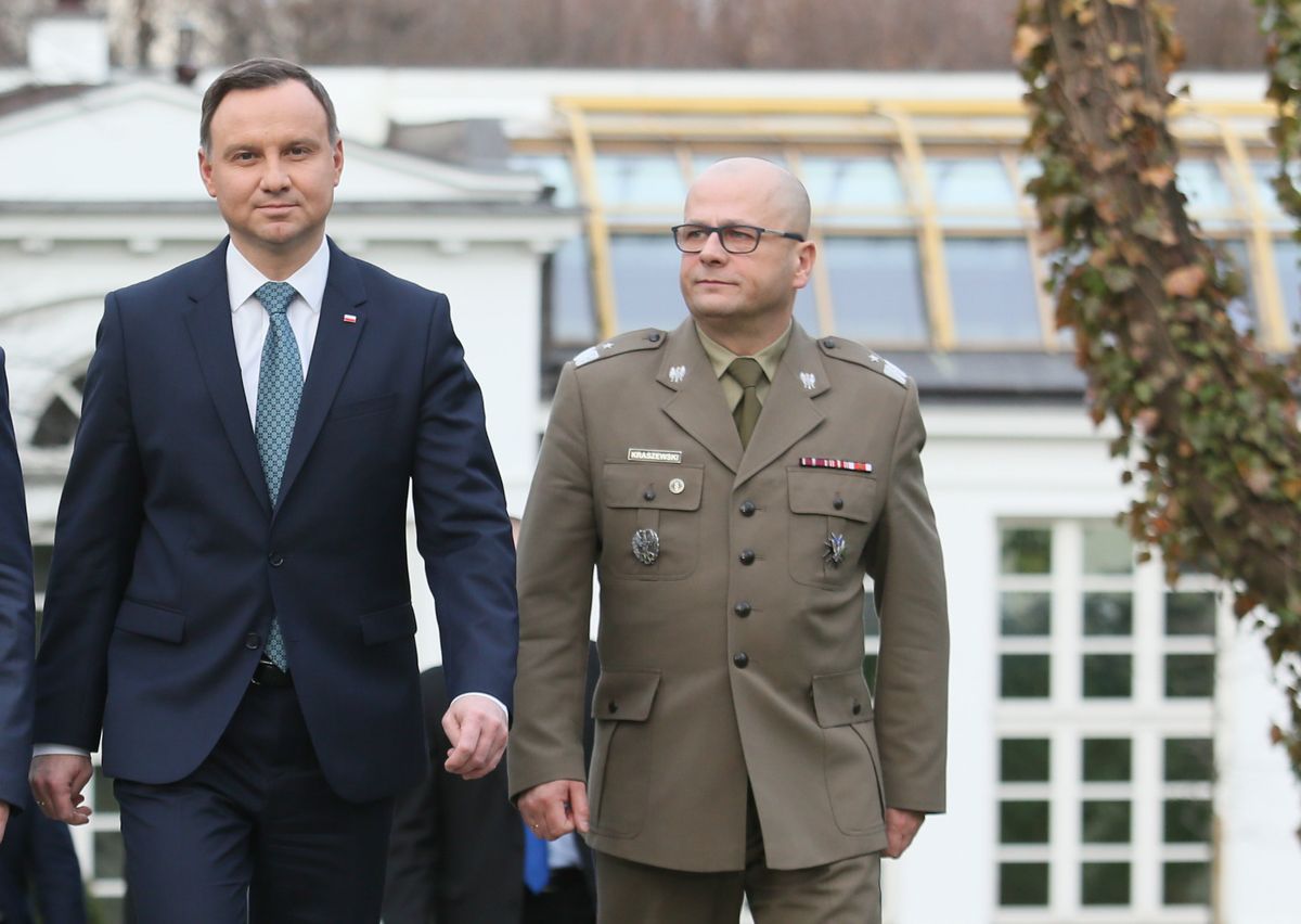 To ten generał tak rozwścieczył Macierewicza. Wszystko przez brązowe buty