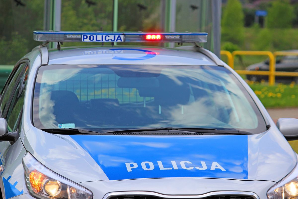 Policja radiowóz na sygnale interwencja wypadek akcja policji