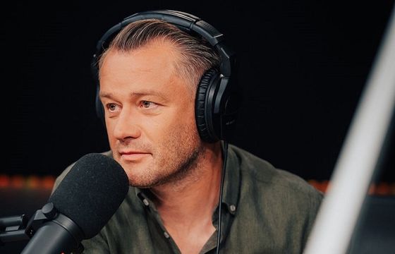 mBank obnaża metody działania oszustów. Narratorem Jarosław Kuźniar