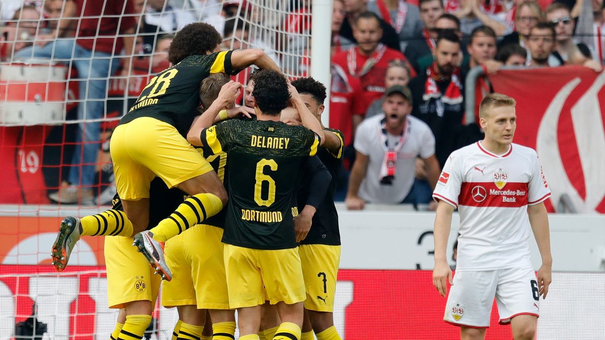 Zdjęcie okładkowe artykułu: PAP/EPA / RONALD WITTEK / Na zdjęciu: radość piłkarzy Borussii Dortmund