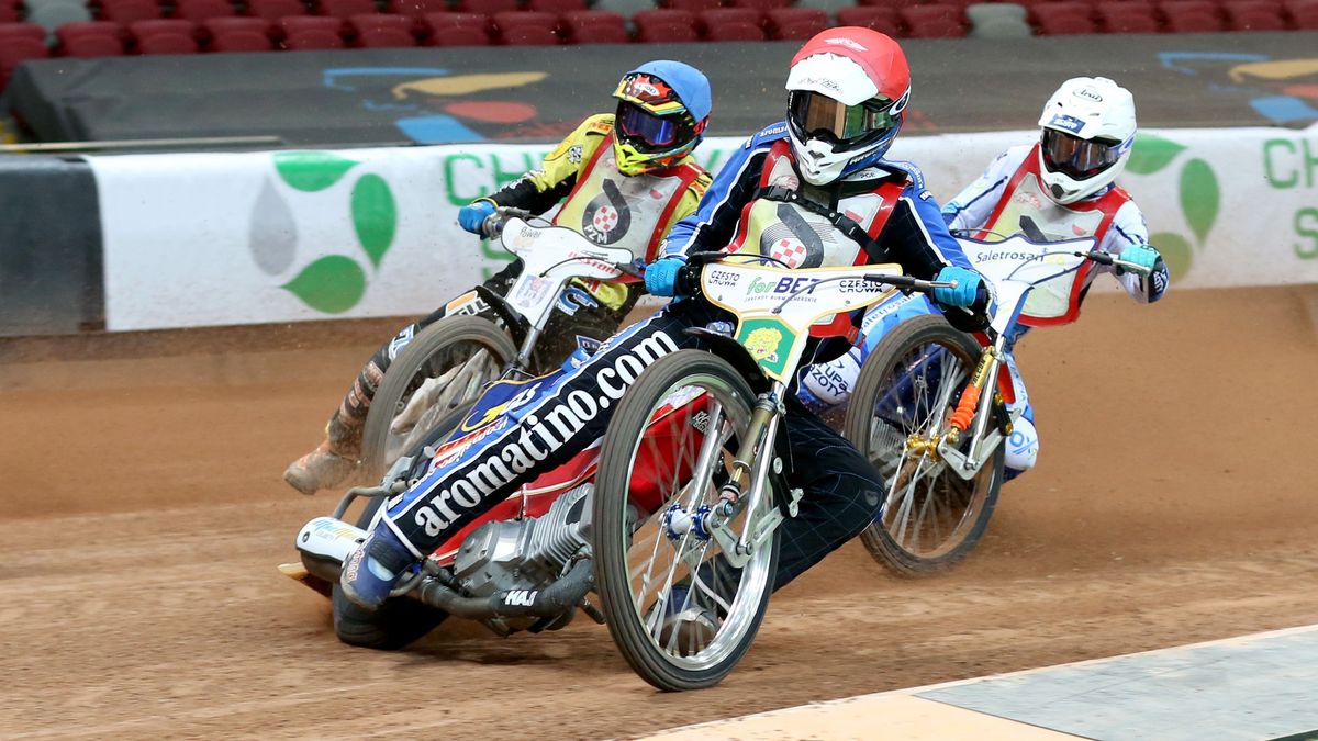 WP SportoweFakty / Łukasz Trzeszczkowski / Na zdjęciu: test toru na PGE Narodowym. Jakub Miśkowiak na pierwszym planie