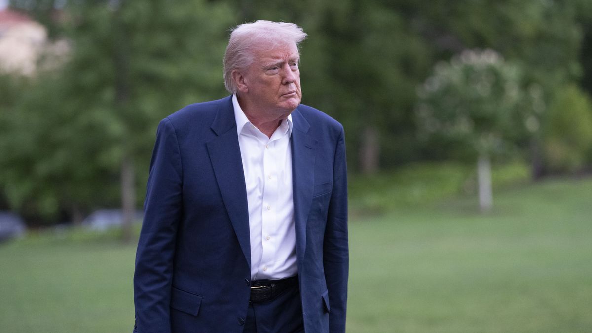 United States President Donald J Trump returns to the White House after a trip to Florida, in Washington, DC, USA, 04 May 2025. EPA/CHRIS KLEPONIS / POOL Dostawca: PAP/EPA.