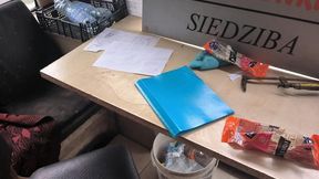 Grupa małolatów zdemolowała klub. "Brak wychowania"