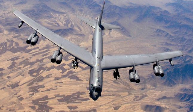 Samolot B-52. Maszyny tego typu zabezpieczały operację ścięcia topoli