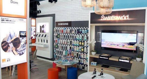Orange Polska chce, by salony sieci były „smart”. Otwarto punkt w centrum stolicy, gdzie klienci naprawią telefon komórkowy