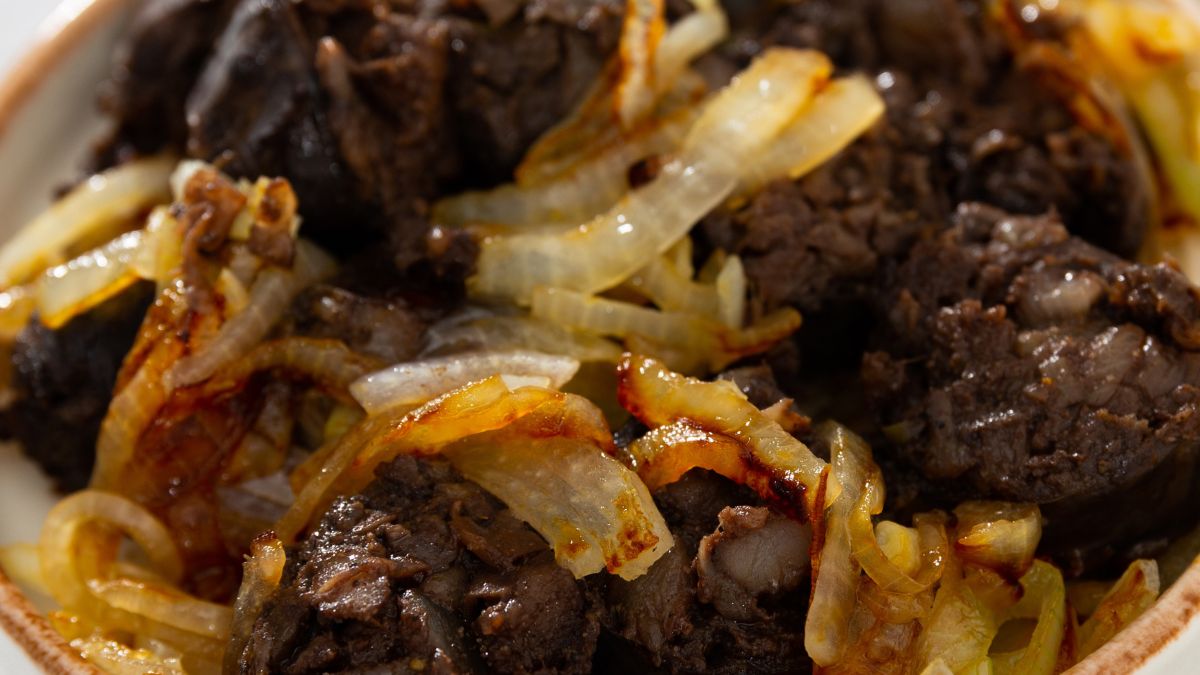 Zrób kaszankę z grilla z jabłkiem i suszoną śliwką