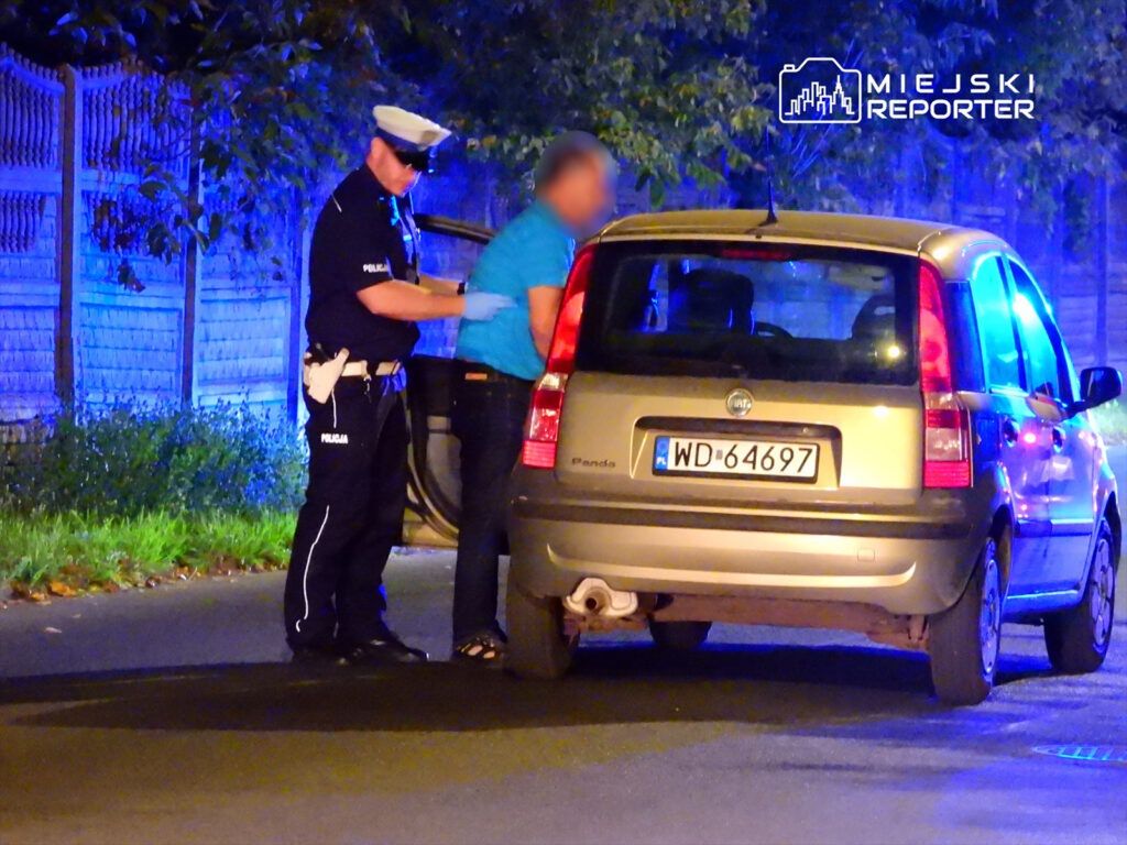Warszawa: Po uderzeniu w słup, pijany uciekał autem. Śledził go inny kierowca