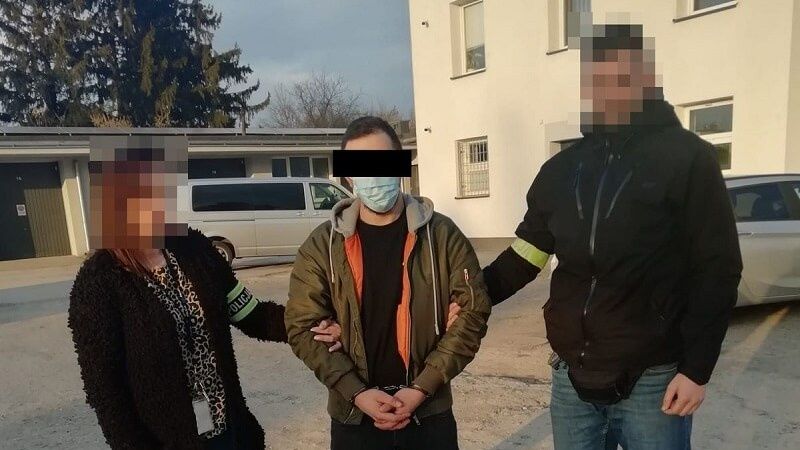 Policjanci zatrzymali 25-latka z Warszawy do sprawy oszustwa
