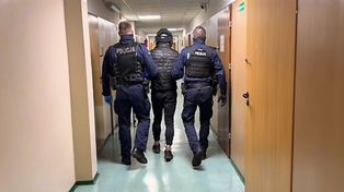 Radomsko: Interwencja w sprawie awantury domowej. 30-latek zatrzymany z bronią i narkotykami