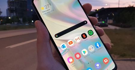Samsung wyświetla reklamy w swoich aplikacjach. I to nawet w najdroższych modelach