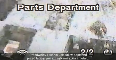 Tornado uderzyło w salon samochodowy
