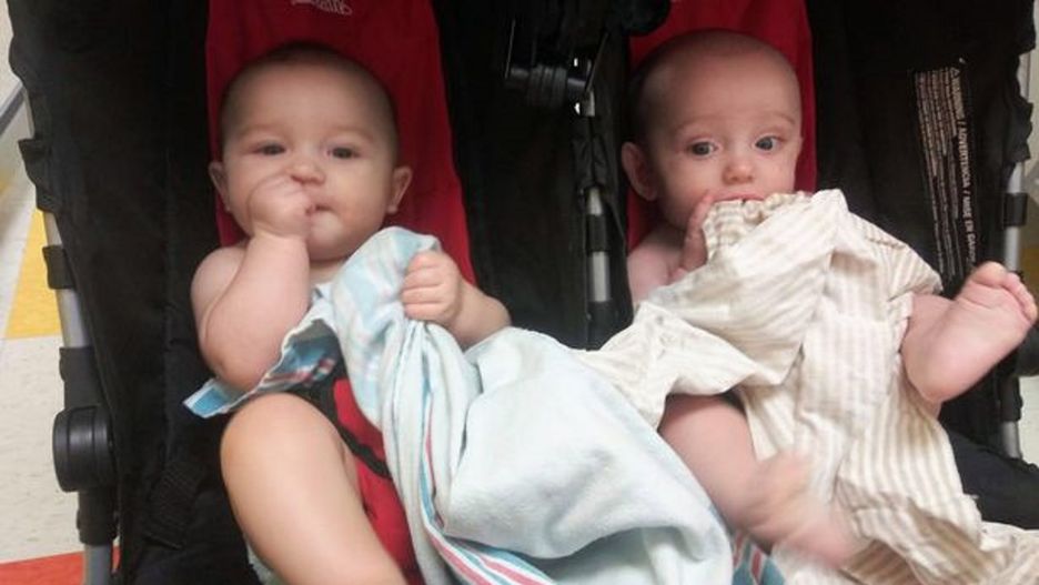Para afroamerykanów adoptowała białe bliźniaki. Nieznajomi oskarżają ich o porwanie dzieci