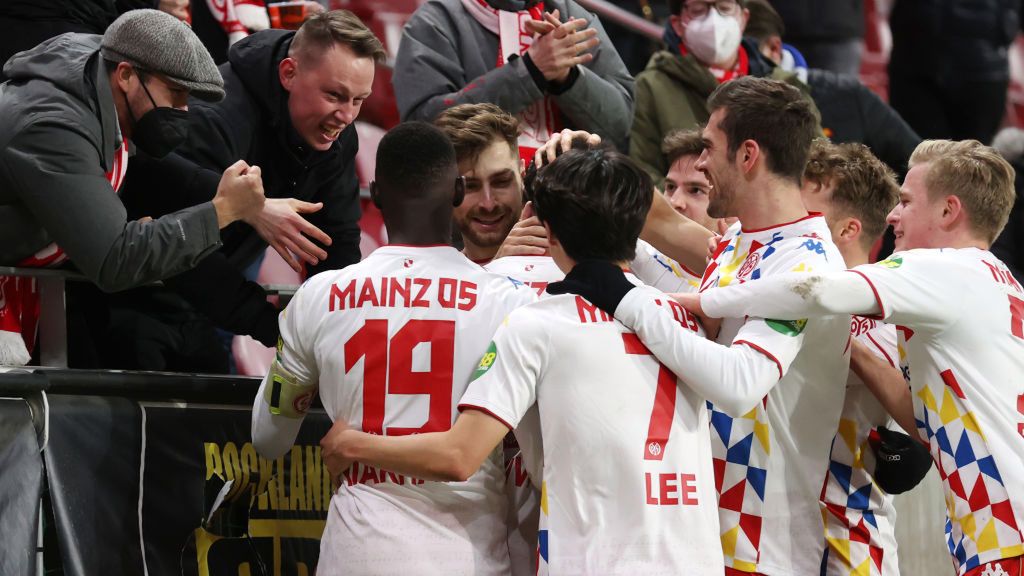 Getty Images / Alex Grimm / Na zdjęciu: piłkarze 1.FSV Mainz