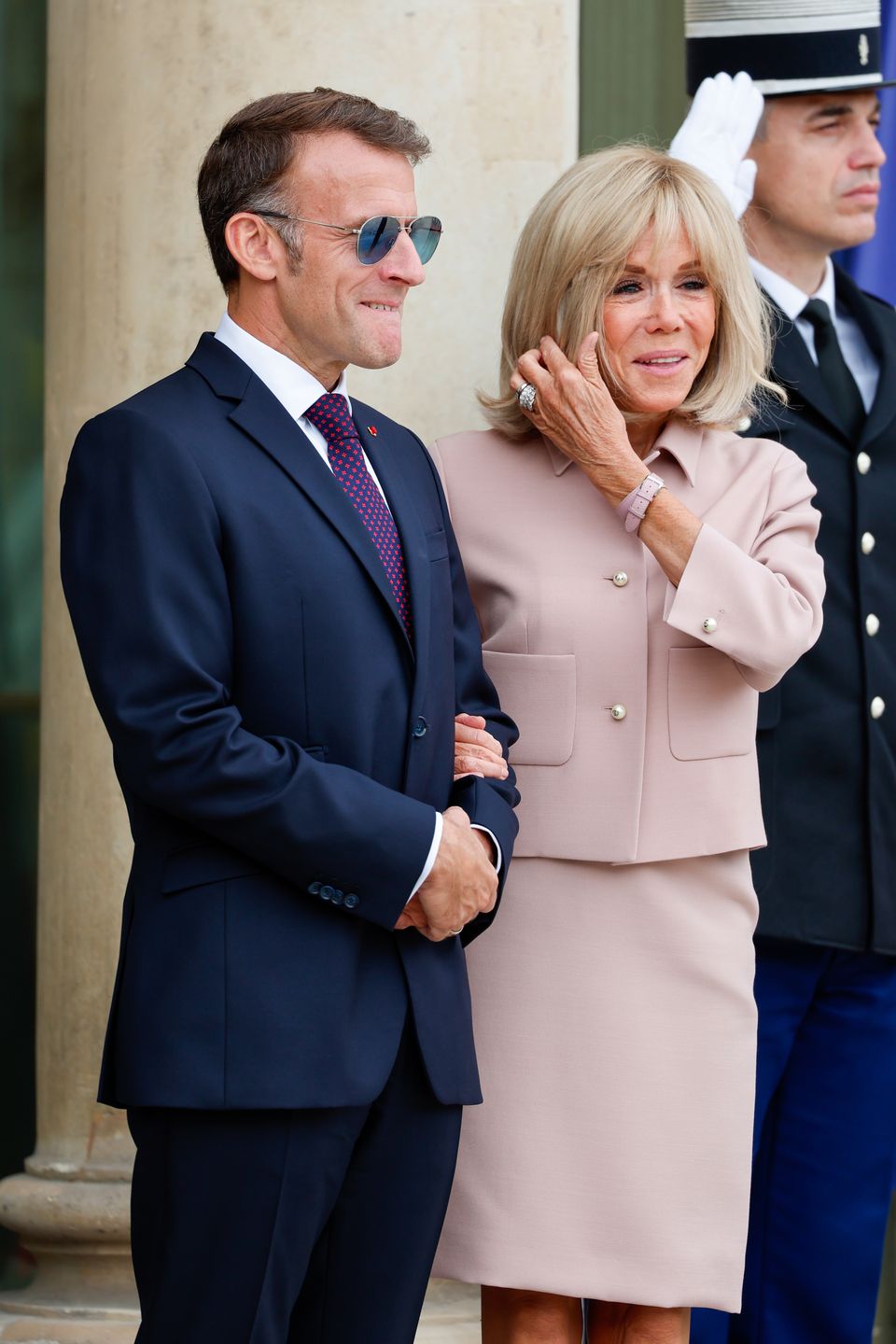 Brigitte i Emmanuel Macronowie witają królewską parę
