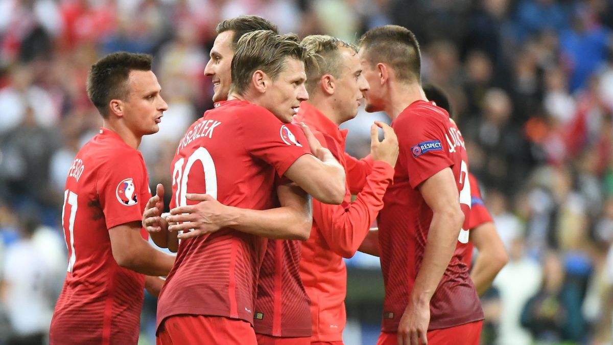 Zdjęcie okładkowe artykułu: PAP / Bartłomiej Zborowski / Sławomir Peszko, Łukasz Piszczek, Arkadiusz Milik, Kamil Grosicki i Artur Jędrzejczyk - radość Polaków po meczu grupowym z Niemcami (Euro 2016)