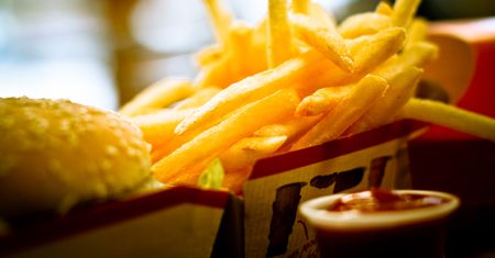 Podatkowy chaos w fast foodach. Fiskus egzekwuje wyższe stawki VAT
