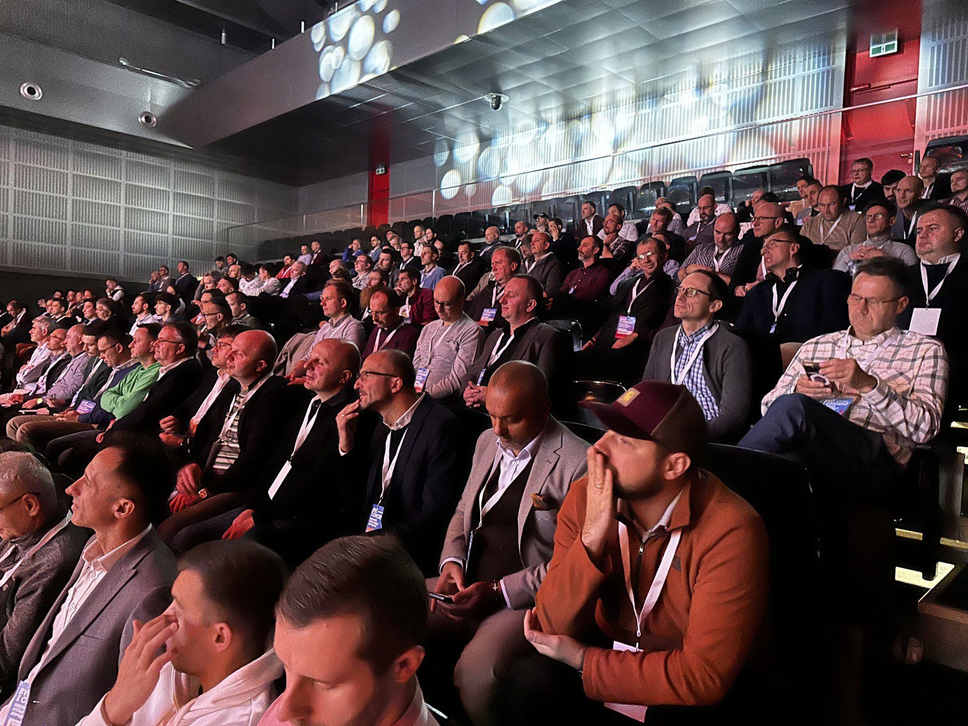 W sobotę, 11 października do Kielc przyjechały setki mężczyzn z całej Polski i świata, by wziąć udział w 17. Międzynarodowym Forum TatoNet 2025, które odbyło się w Targach Kielce.