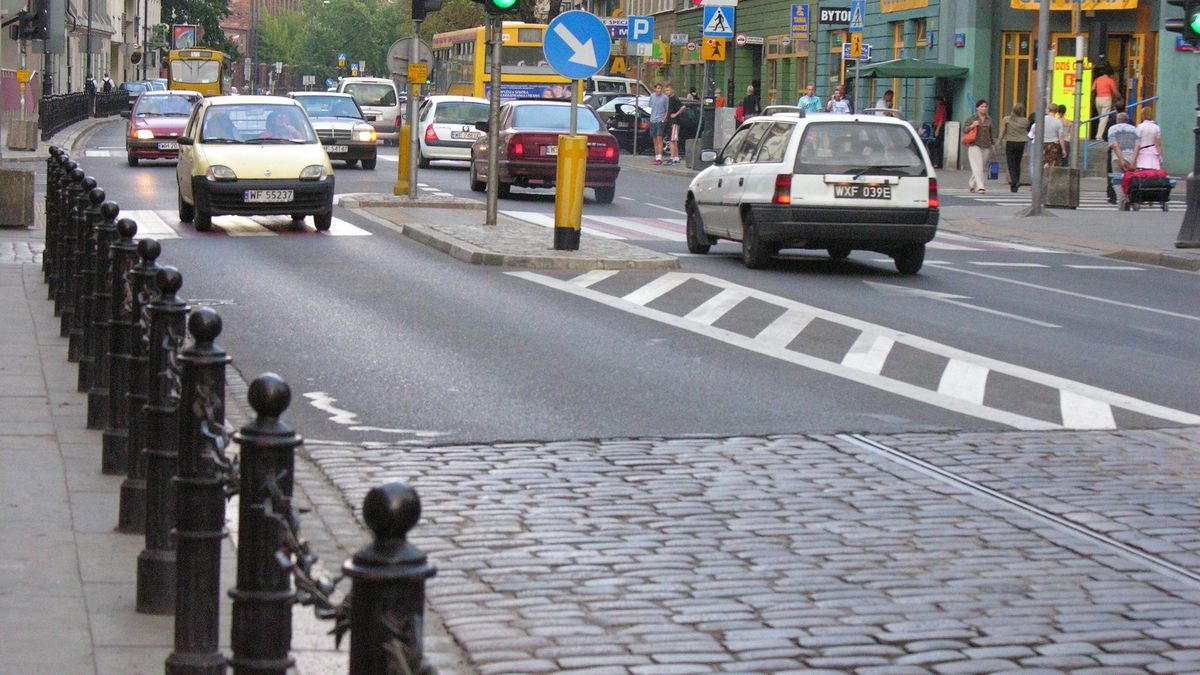 Ulica asfaltowa czy brukowa? Oto jest pytanie.