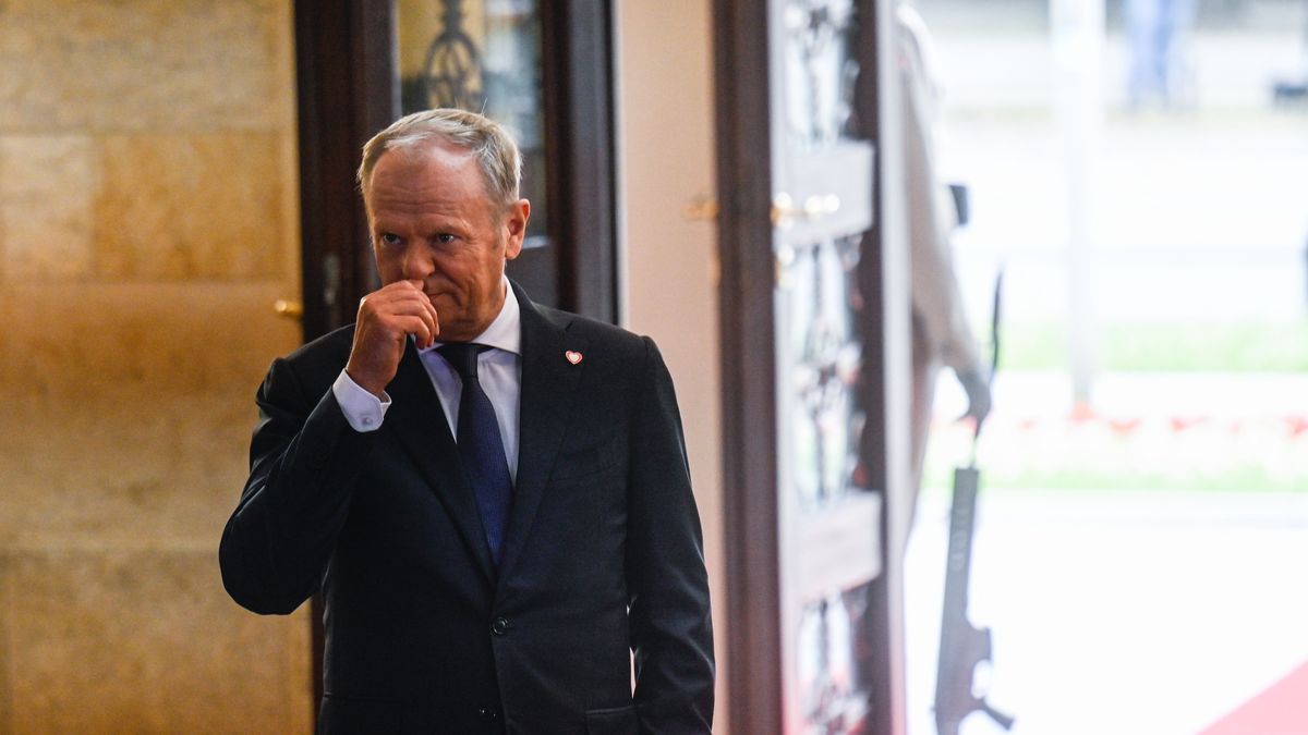 WARSAW , POLAND - JULY 07: Polish Prime Minister, Donald Tusk welcomes the Dutch Prime Minister, Dick Schoof in Warsaw, Poland on July 07 2025. The talks between the Prime Ministers of Poland and the Netherlands focus on bilateral cooperation, European security and the challenges facing the European Union. The defence ministers of both countries will sign a bilateral agreement on defence cooperation. (Photo by Omar Marques/Anadolu via Getty Images)