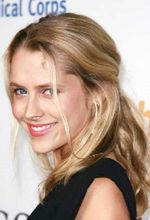Teresa Palmer odpiera ataki zombie
