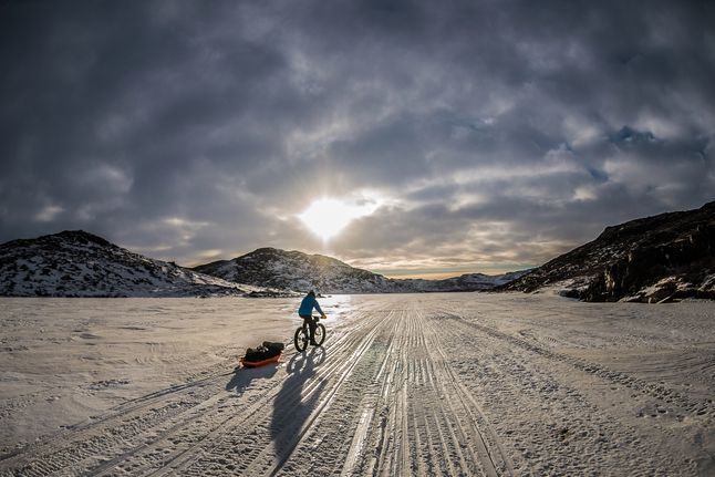 **Warunki nie zawsze są sprzyjające. Zamarznięty Bajkał, Grenlandia i to wszystko na rowerze. Jak sobie z tym radzisz? **