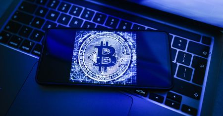 Wielka kradzież kryptowalut. Haker przejął 340 mln dol. Część już oddał