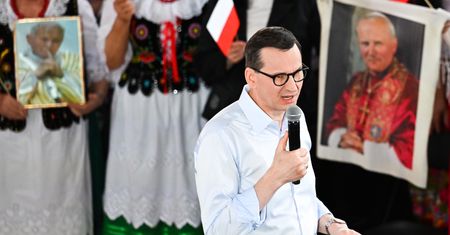 Morawiecki straszy. "Ujawnimy dokumenty ws. PE"