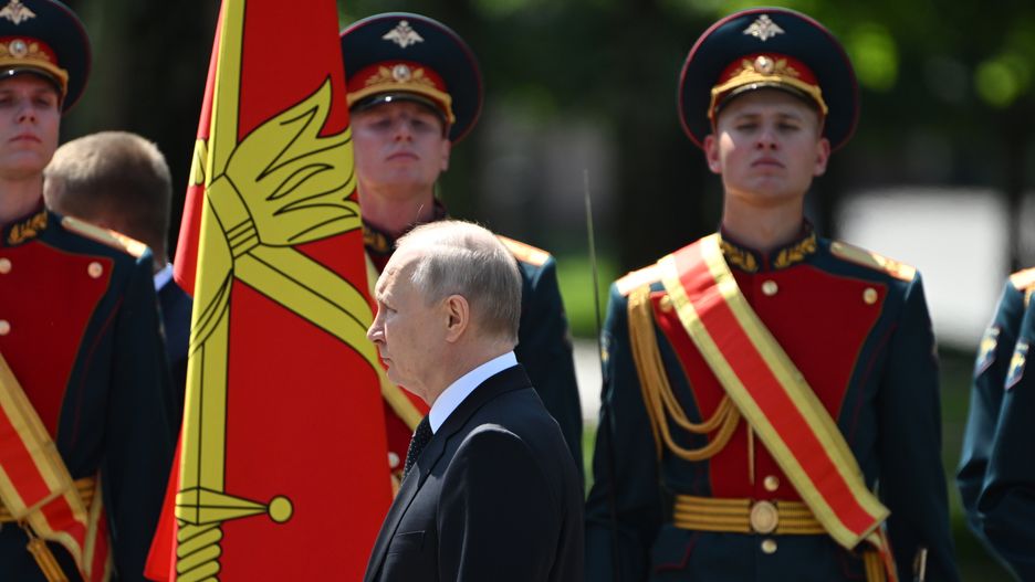 Russian President Vladimir Putin attends a wreath-laying ceremony marking the 82nd anniversary of the Nazi German invasion into Soviet Union in World War Two on the Day of Remembrance and Sorrow, at the Tomb of the Unknown Soldier by the Kremlin wall in Moscow, Russia, 22 June 2023. The Day of Remembrance and Sorrow is observed annually on 22 June in Russia to commemorate those who died defending the Soviet Union from Nazi Germany and its allies during Operation Barbarossa, launched on 22 June 1941. EPA/SERGEY GUNEEV / SPUTNIK / KREMLIN POOL MANDATORY CREDIT Dostawca: PAP/EPA.