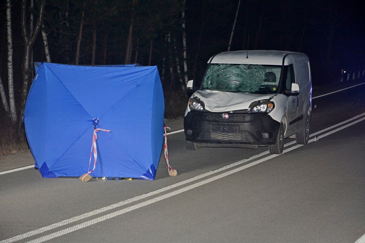 Pieszy szedł środkiem jezdni, doszło do wypadku. Mężczyzna nie żyje